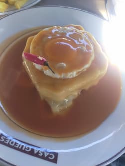 francesinha-oporto-comida tipica